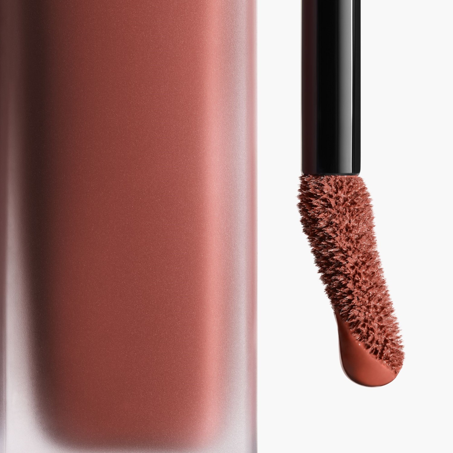 LA BARRA DE LABIOS LÍQUIDA MATE INTENSA DE LARGA DURACIÓN